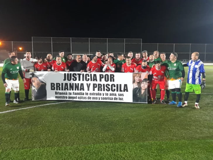 Deportivo Cristal pidió justicia por Brianna y Priscila Matulich con un emotivo gesto en la Liga de los Barrios Deportivo Cristal pidió justicia por Brianna y Priscila Matulich con un emotivo gesto en la Liga de los Barrios