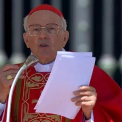 Cardenal Re en el funeral del Papa Francisco: un “pastor entre su pueblo” y un legado de misericordia