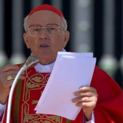 Cardenal Re en el funeral del Papa Francisco: un “pastor entre su pueblo” y un legado de misericordia