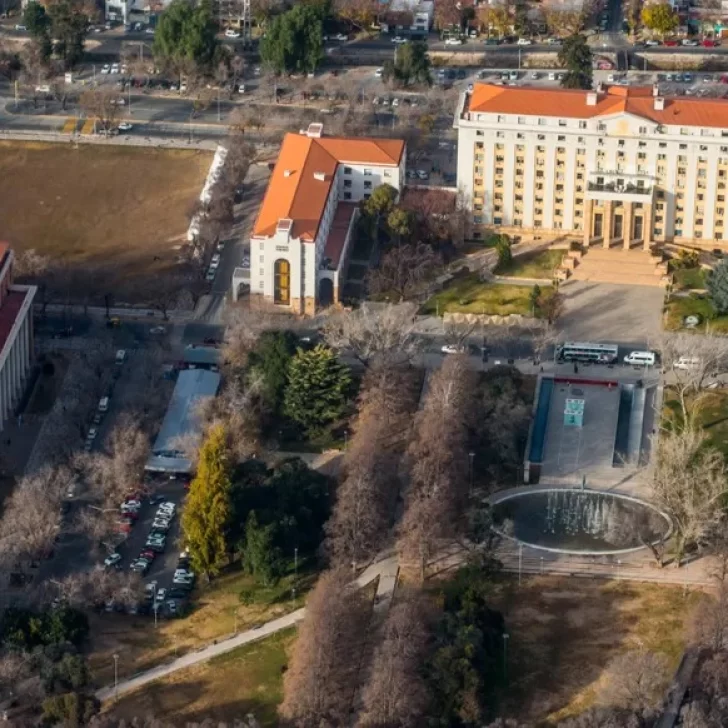 Un hombre murió tras caer del octavo piso de la Casa de Gobierno de Mendoza