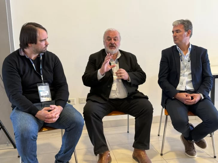El coordinador regional de Vinculación Tecnológica del CONICET, Juan Pablo Cevoli, el titular de Comodoro Conocimiento, Rubén Zárate y el empresario Martín Cerdá, en la mesa El coordinador regional de Vinculación Tecnológica del CONICET, Juan Pablo Cevoli, el titular de Comodoro Conocimiento, Rubén Zárate y el empresario Martín Cerdá, en la mesa