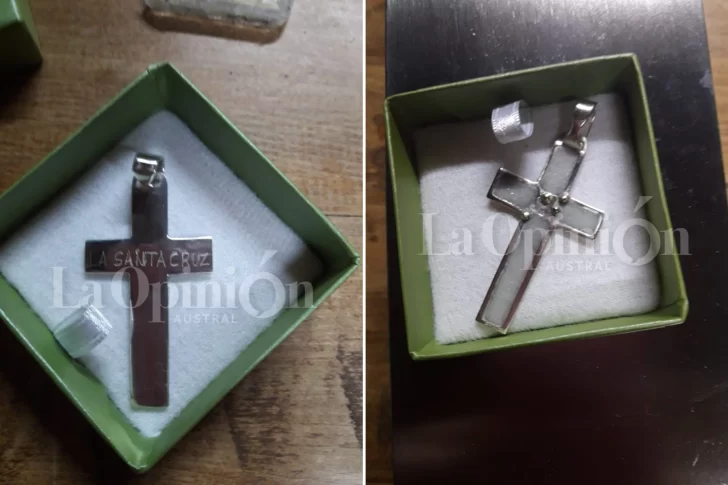  La cruz del sur, hecha por Celia “Chela” Sandoval, de Gobernador Gregores. Alicia se la mandó de regalo al Papa en plena pandemia, después que se suspendió la Misa de los 500 años en Puerto San Julián.