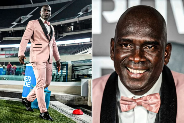 ¿Quién es Sir Castle? El DT de Barcelona SC que sorprendió con un smoking rosa frente a River en la Copa Libertadores