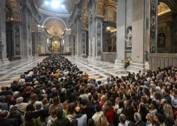 EN VIVO. Miles de fieles despiden al papa Francisco en la Basílica de San Pedro