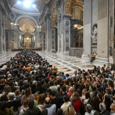 EN VIVO. Miles de fieles despiden al papa Francisco en la Basílica de San Pedro