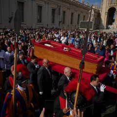 Funeral del Papa Francisco: último adiós con más de 250.000 personas en San Pedro y la Basílica de Santa María