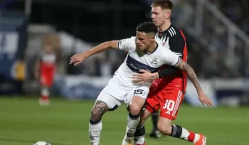Pelota Libre o Fútbol Libre: dónde ver en vivo Gimnasia vs. River por el Torneo Apertura