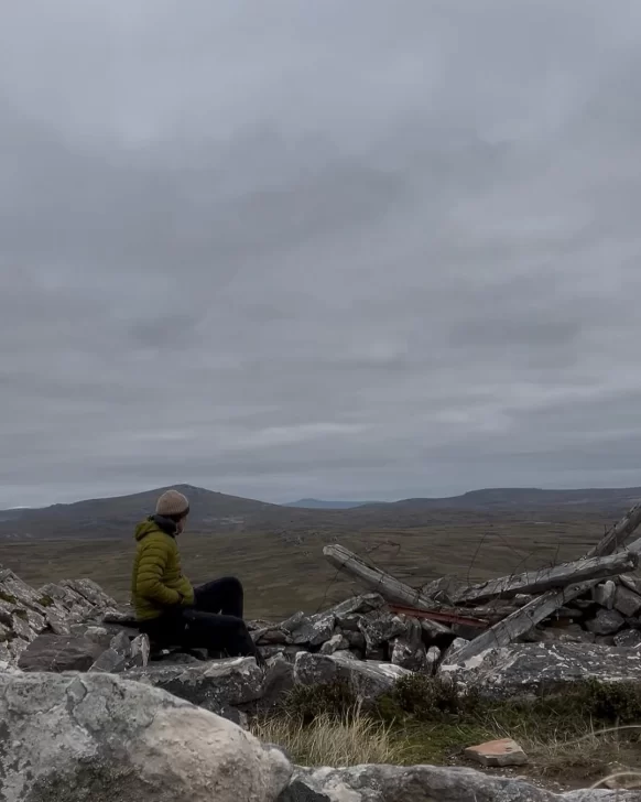 Hernán Drago viajó a las Islas Malvinas con veteranos de guerra y mostró los lugares neurálgicos del conflicto