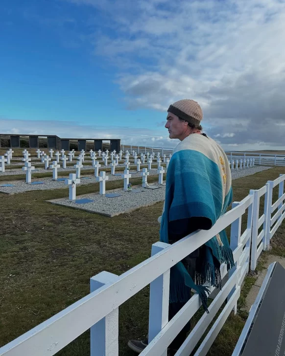 Hernán Drago viajó a las Islas Malvinas con veteranos de guerra y mostró los lugares neurálgicos del conflicto