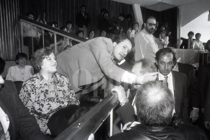  Horacio Huecke saluda a su padre, Fernando 