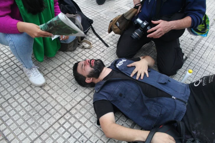 Nuevos incidentes en el Congreso: la policía reprimió a manifestantes en la marcha por los jubilados