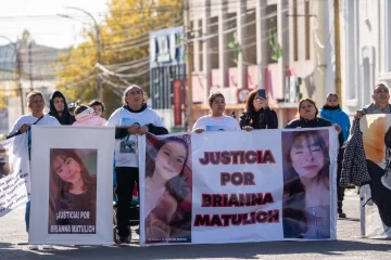 A una semana del comienzo del juicio, familiares de Brianna Matulich se manifestaron en el izamiento