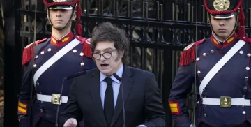 La contradicción de Javier Milei por Malvinas: de “agotar recursos diplomáticos” a “que elijan con los pies”