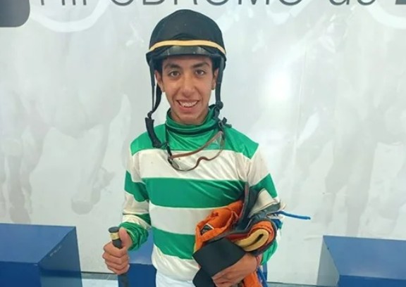 El Hipódromo de Palermo suspendió al jockey Joaquín Guida por maltratar a un caballo
