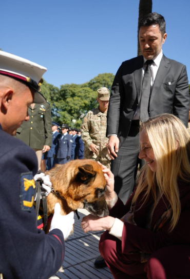 Karina Milei y Luis Petri participaron del homenaje a los “Perros de Guerra en Malvinas” Karina Milei y Luis Petri participaron del homenaje a los “Perros de Guerra en Malvinas”