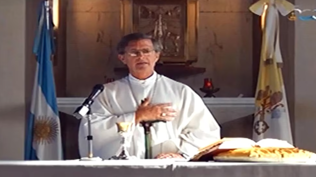  El obispo García Cuerva celebró misa a puertas cerradas y leyó la carta del Papa Francisco