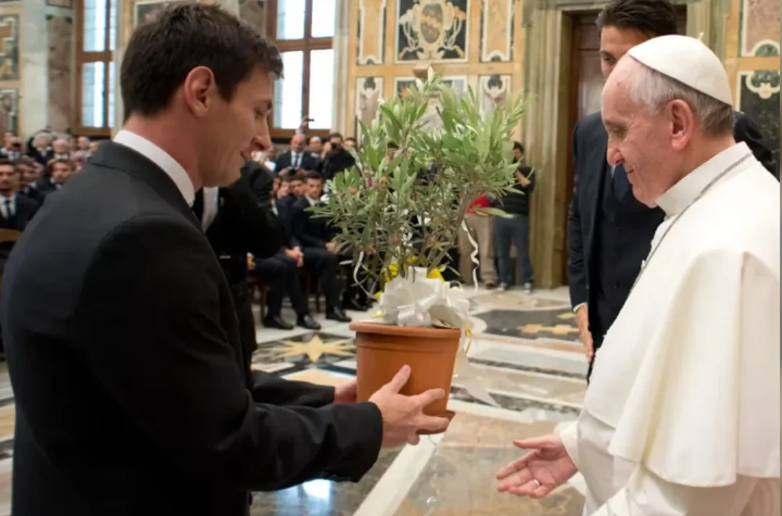 Lionel Messi despidió al papa Francisco en sus redes sociales: “Distinto, cercano, argentino”