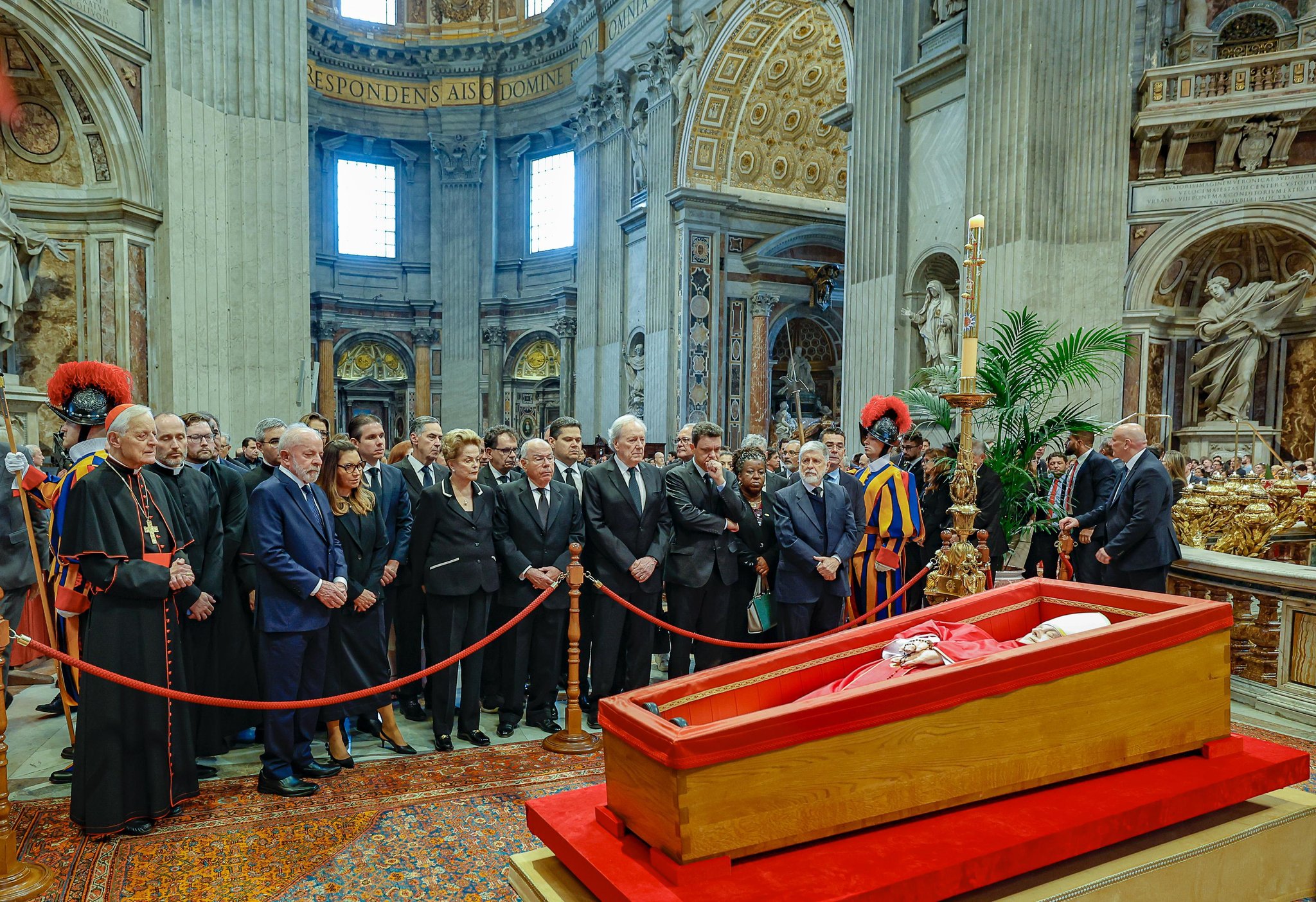 Javier Milei arribó a Roma pero no llegó al último adiós al papa Francisco en la basílica de San Pedro: lo despedirá mañana en el funeral