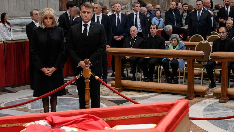 Javier Milei arribó a Roma pero no llegó al último adiós al papa Francisco en la basílica de San Pedro: lo despedirá mañana en el funeral