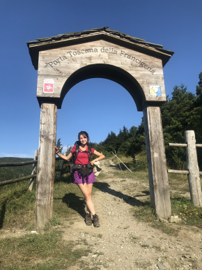  Magdalena en la Porta Toscana, que recibe a los peregrinos en la región de la Toscana.