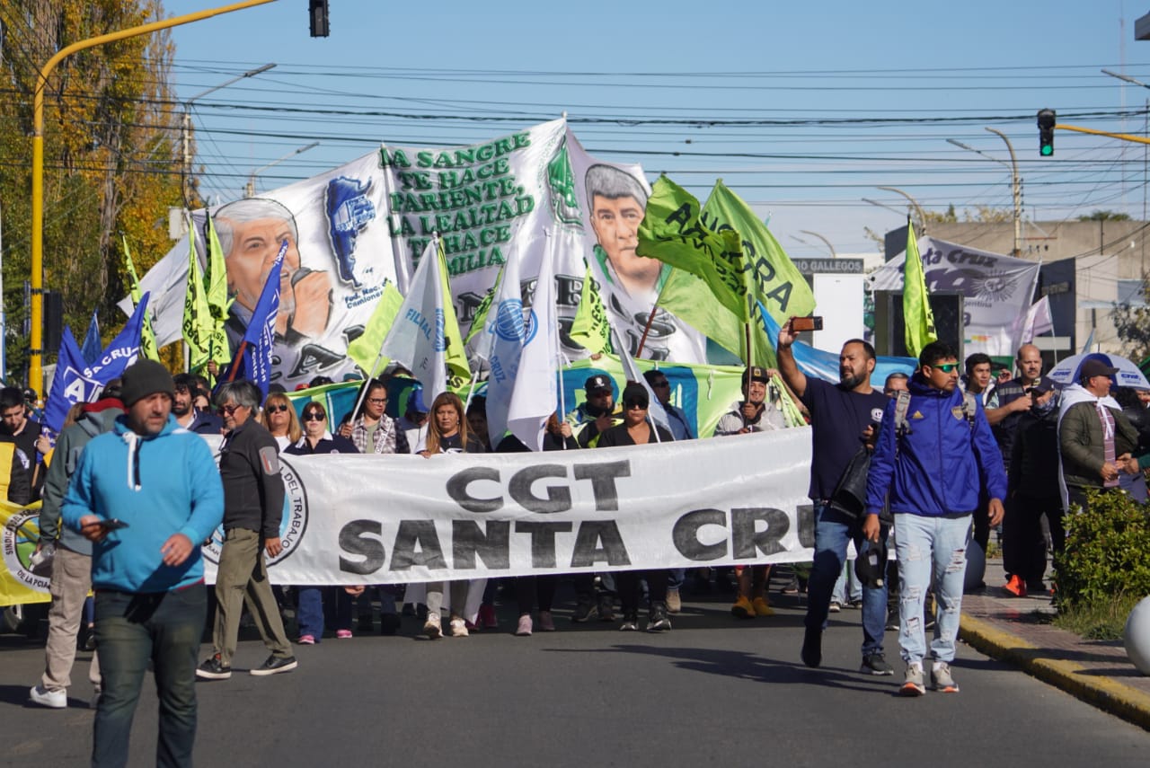  Marcha del la CGT en Río Gallegos del paro del 9 y 10 de abril. FOTO: LEANDRO FRANCO / LA OPINIÓN AUSTRAL.