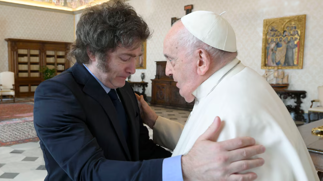 Javier Milei viajó a Roma para asistir al funeral del papa Francisco: no tendrá reuniones con otros líderes