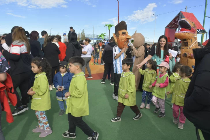 Con su Gabinete y rodeado de niños, Grasso inauguró la &#8220;Mini Ciudad&#8221;
