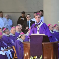 “Gracias, perdón y te queremos mucho”, la emoción de Jorge García Cuerva en la despedida al Papa Francisco