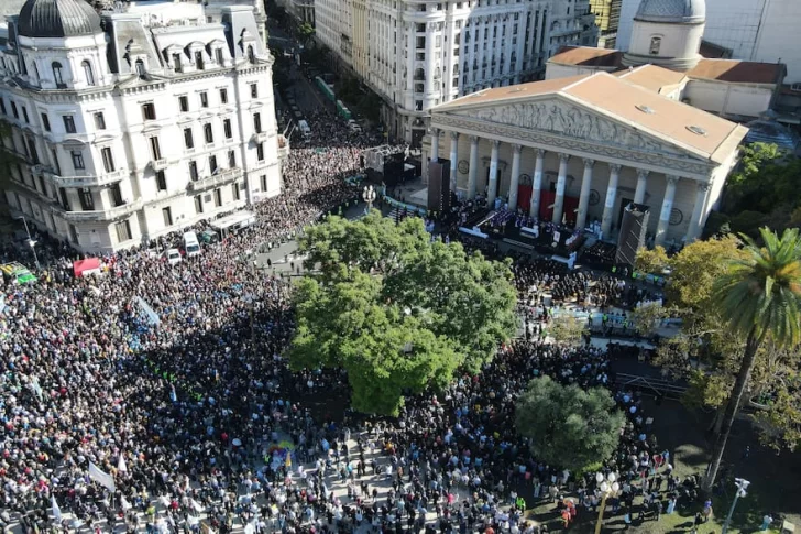Buenos Aires despidió al Papa Francisco con una emotiva misa en la Catedral y un llamado a la unidad