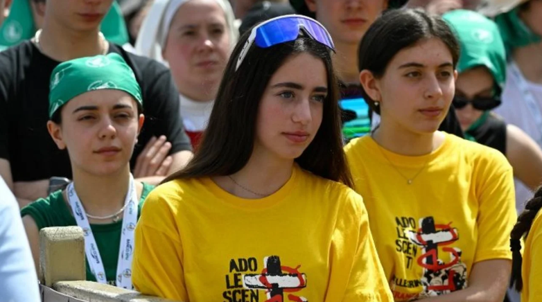 El cardenal Parolin, uno de los posibles sucesores de Francisco, pidió “acoger su legado” en una emotiva misa de luto