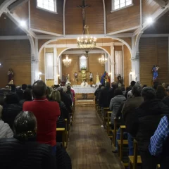 El padre Ariel Silguero presidió la Misa de Pascua en la Catedral de Río Gallegos