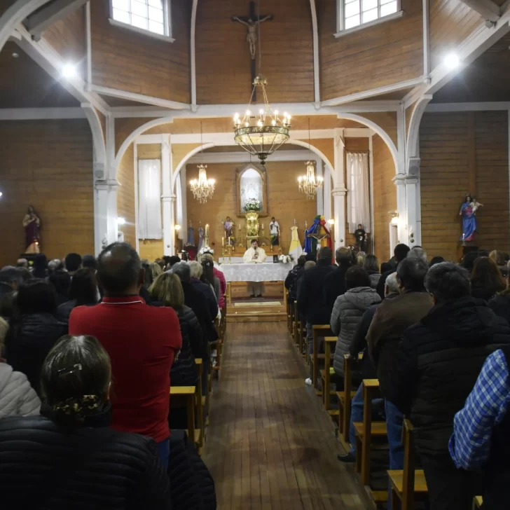 El padre Ariel Silguero presidió la Misa de Pascua en la Catedral de Río Gallegos