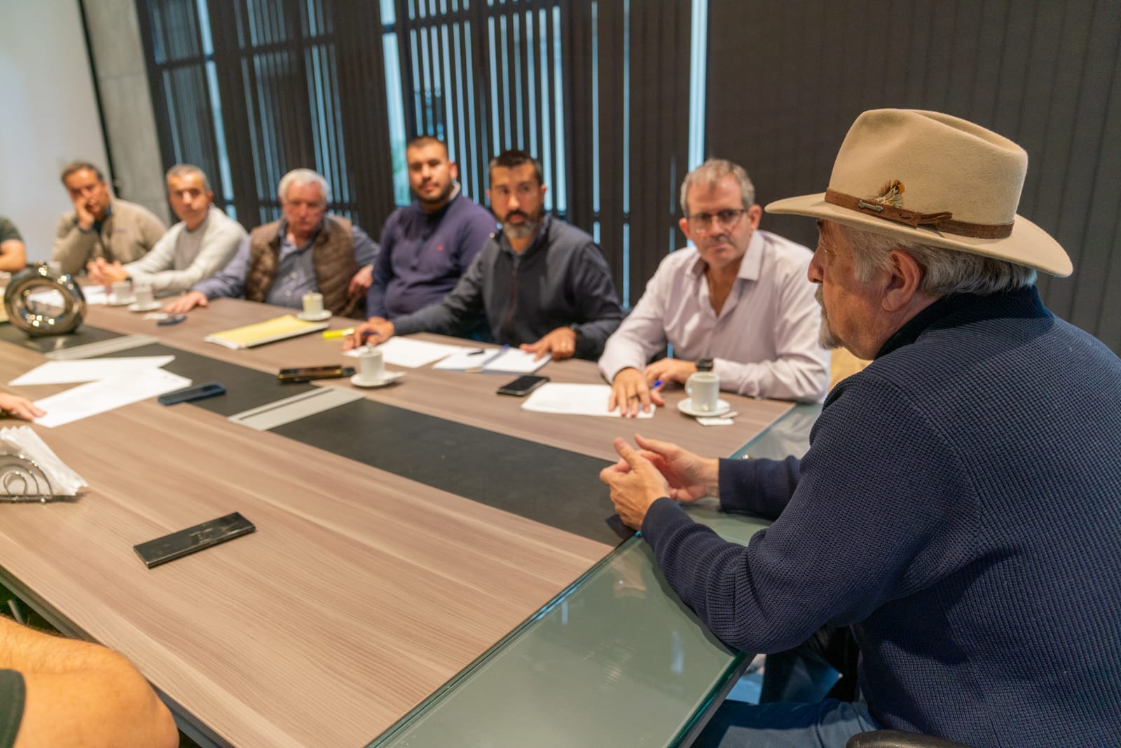  El intendente Othar Macharashvili, convocó a la Distribuidora y contratistas para agilizar las obras.