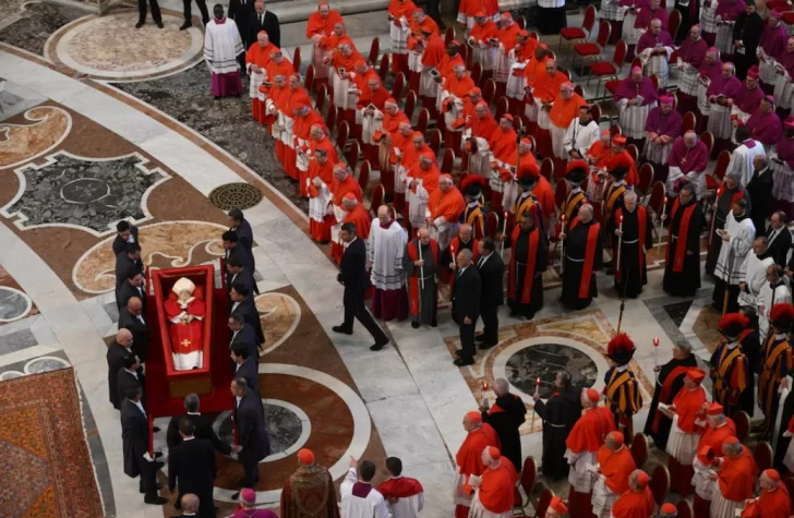 Muerte del papa Francisco: su féretro fue trasladado a la Basílica de San Pedro para su despedida