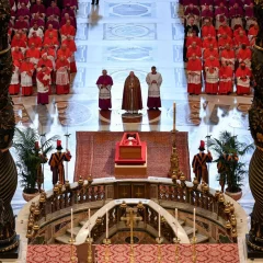 Muerte del papa Francisco: su féretro fue trasladado a la Basílica de San Pedro para su despedida