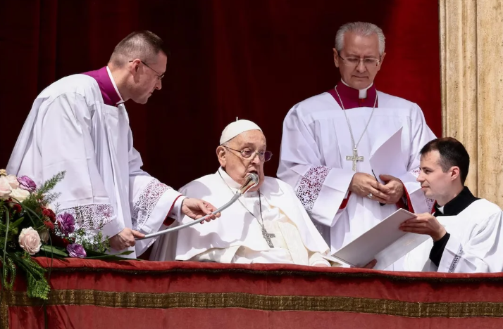 El papa Francisco participó de la misa de Pascuas en el Vaticano, clamó por libertad religiosa y paz mundial 