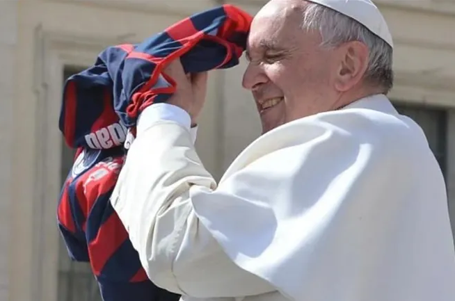 Muerte del Papa Francisco: la impactante coincidencia entre su carnet de socio de San Lorenzo y su fallecimiento