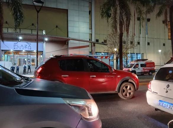 Desalojaron un shopping de Morón por amenaza de bomba