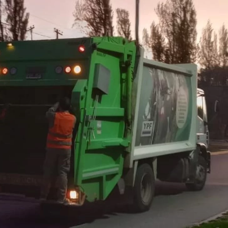 Empleado municipal de Los Antiguos quedó gravemente herido al caer de camión de basura y ser aplastado por una rueda
