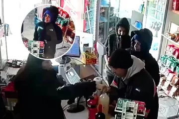 Video. Se hicieron pasar por clientes y robaron alcohol de un autoservicio: quedaron escrachados por las cámaras de seguridad
