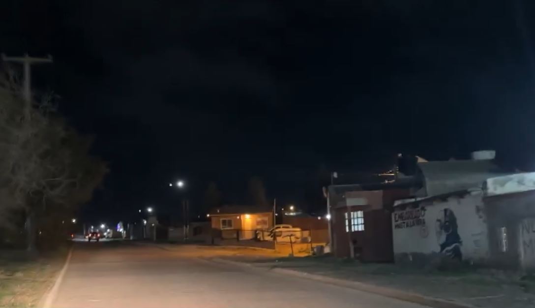Inseguridad en Caleta Olivia: denunciaron violento robo de adolescentes a un joven, lo agarraron del cuello y le robaron el celular