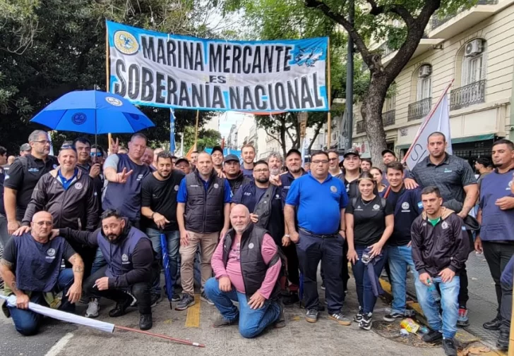  El Siconara salió a la calle a denunciar el peligro de la desregulación de la marina mercante.