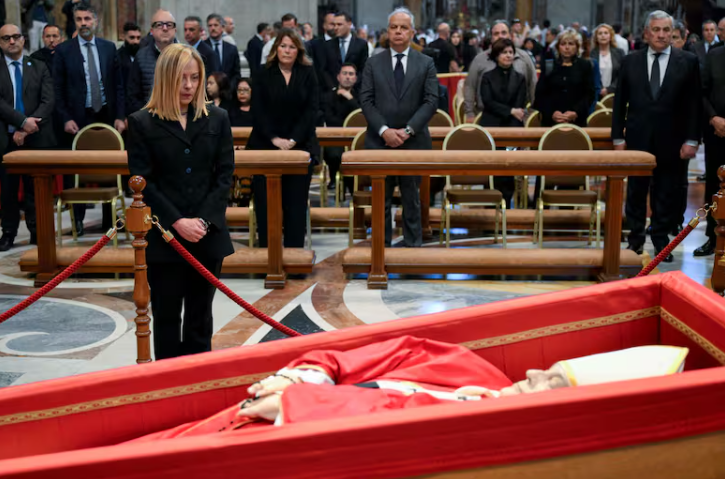 Javier Milei arribó a Roma pero no llegó al último adiós al papa Francisco en la basílica de San Pedro: lo despedirá mañana en el funeral