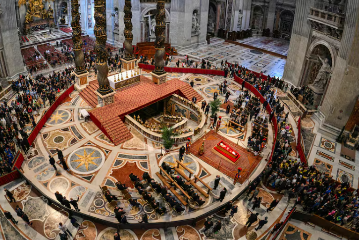 Javier Milei arribó a Roma pero no llegó al último adiós al papa Francisco en la basílica de San Pedro: lo despedirá mañana en el funeral