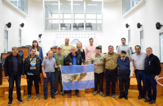 “Lo que hicimos fue volver a casa”: Mario Godoy, veterano de Malvinas, fue homenajeado en Comodoro