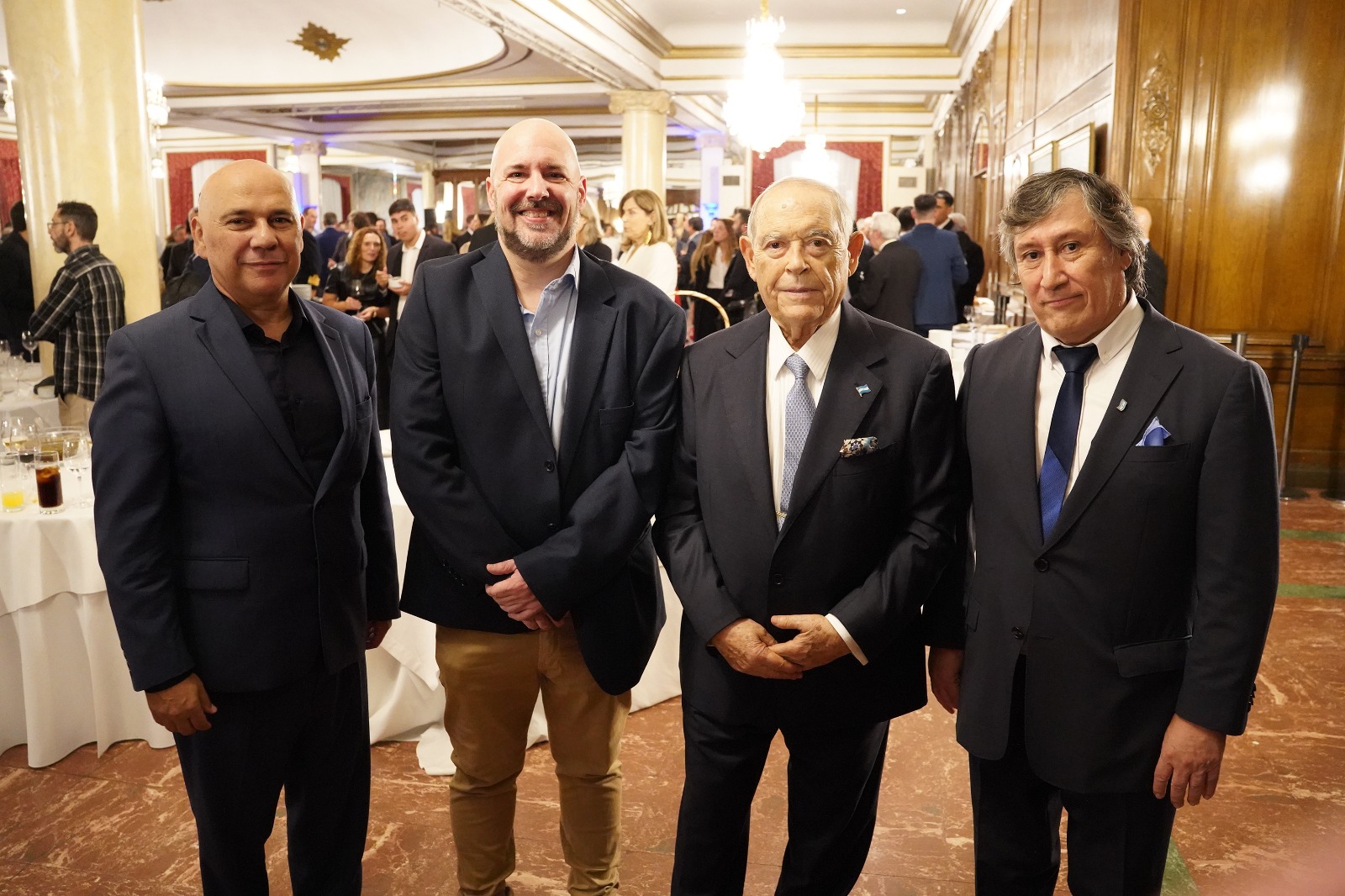  Raúl Olmos, el dirigente de LLA en Mar del Plata, Alejandro Carrancio, Aldrey Iglesias y Jorge Pérez. FOTO: MARCELO ARDUIN / LA CAPITAL DE MAR DEL PLATA
