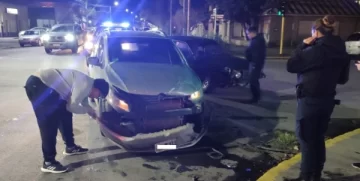 Uno de los conductores no habría respetado el semáforo y provocó un choque en Río Gallegos