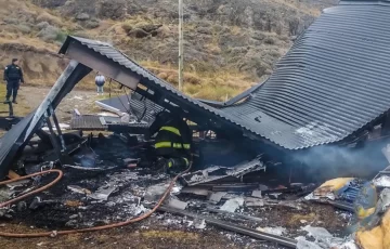 Una vivienda fue consumida por las llamas tras una explosión en El Chaltén