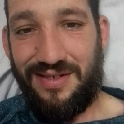 El recolector de Los Antiguos que se cayó del camión de residuos dijo que siente que el Municipio le “está echando la culpa”