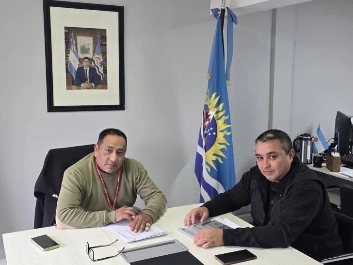 El concejal de Caleta Olivia, Ariel Farias, se reunió con el ministro de Seguridad de Santa Cruz, Pedro Prodromos. El concejal de Caleta Olivia, Ariel Farias, se reunió con el ministro de Seguridad de Santa Cruz, Pedro Prodromos.